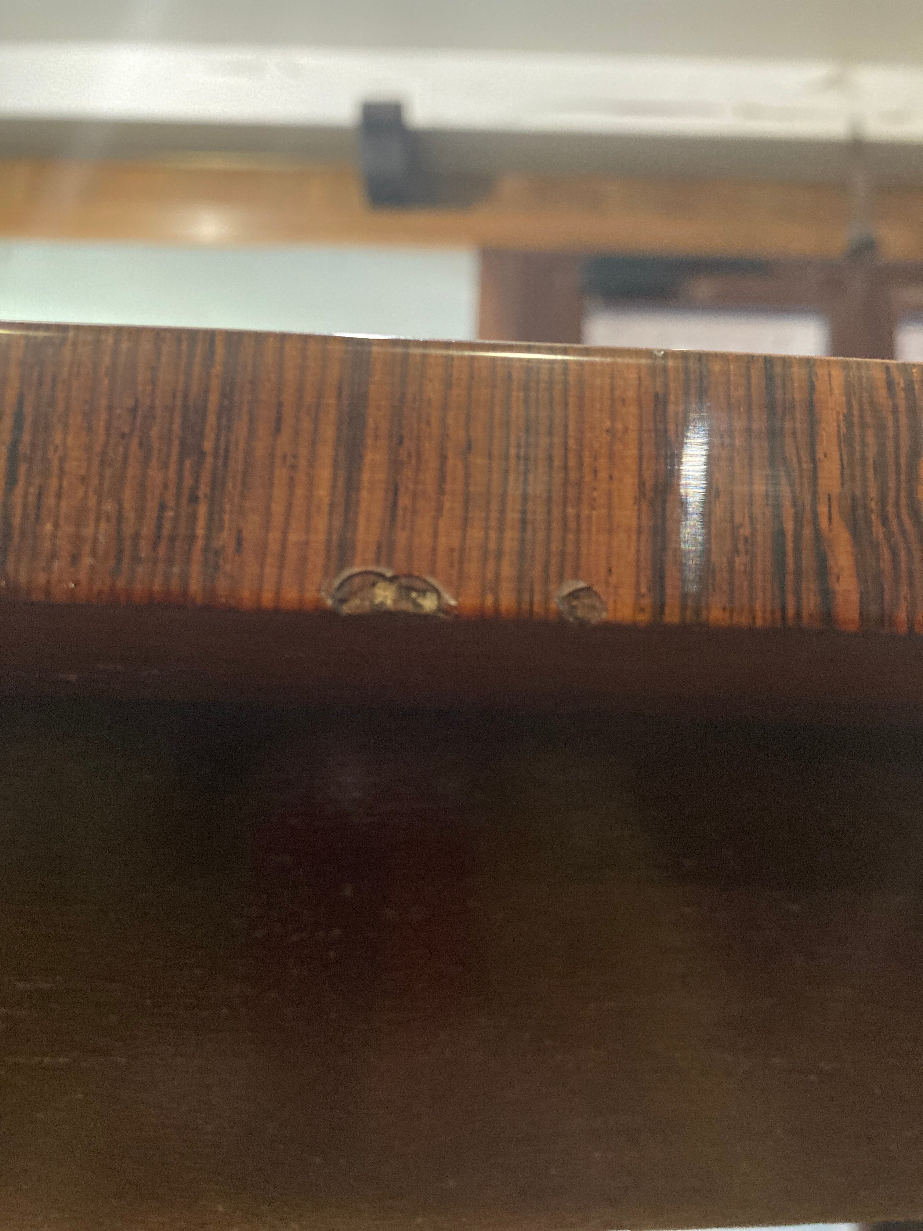 Table en ébène de Macassar laquée vers 1950