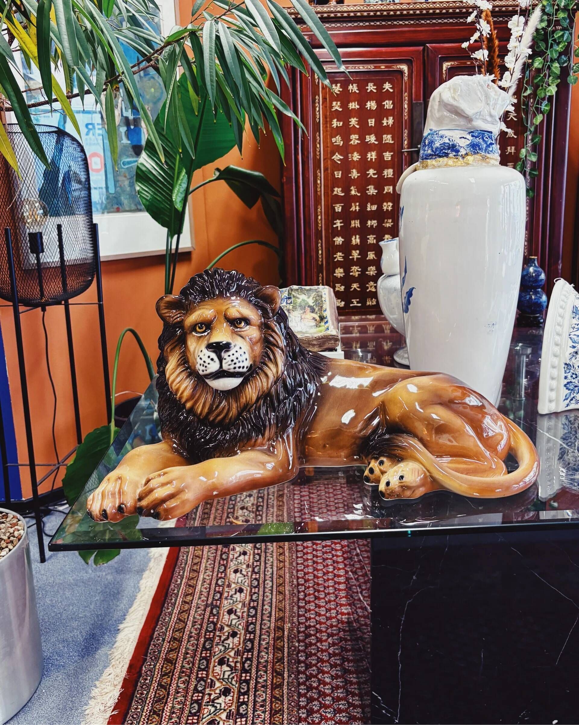 Lion statue ceramic