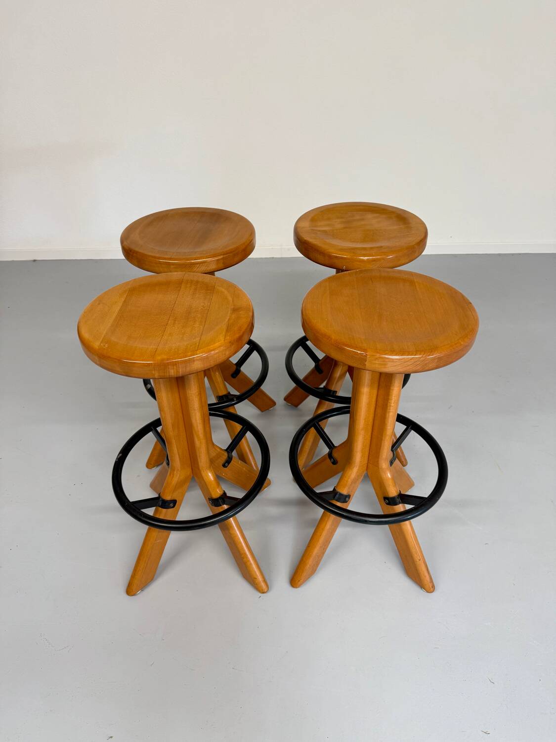 Set of 4 solid elm wood bar stools, vintage 70s design