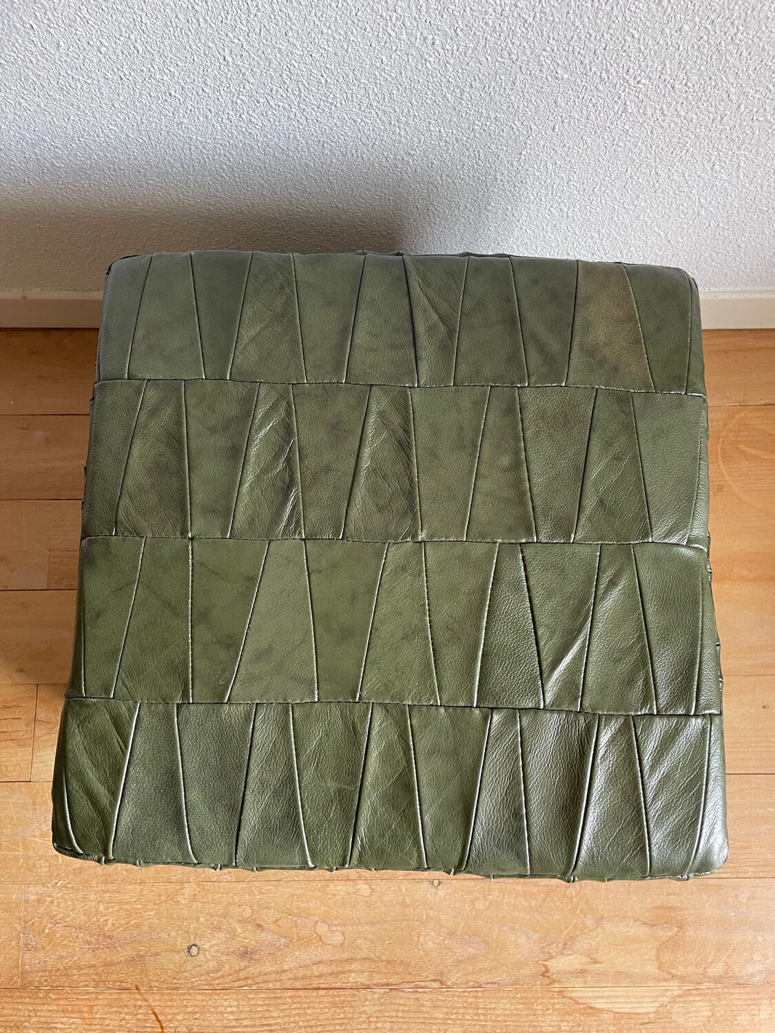 Pouf leather chest patchwork vert  De Sède