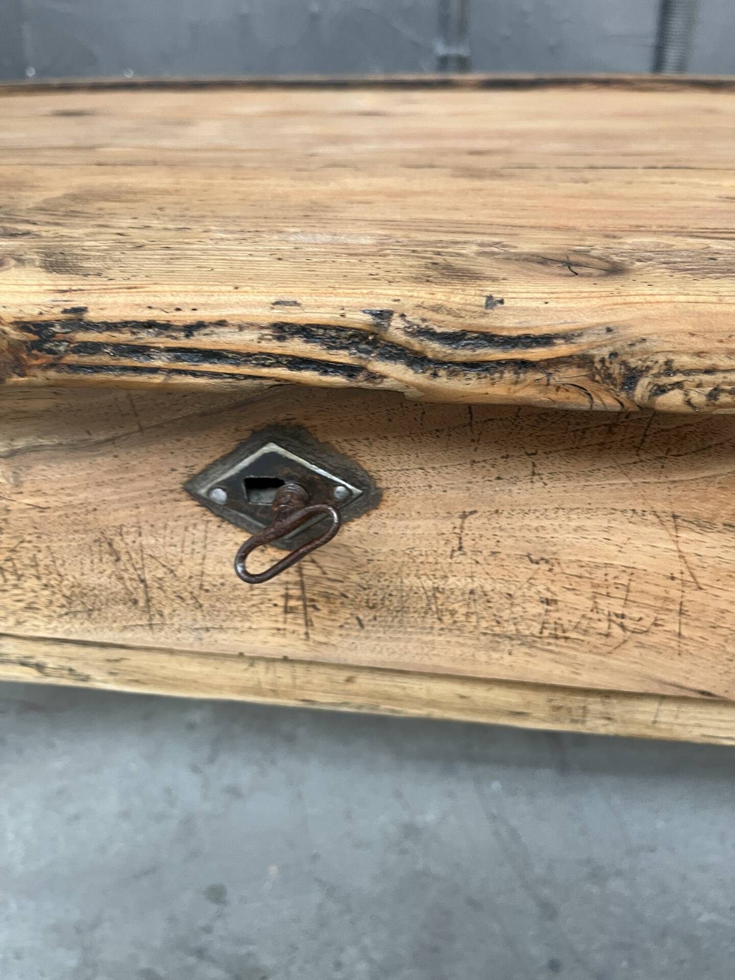 Ancienne table basse.