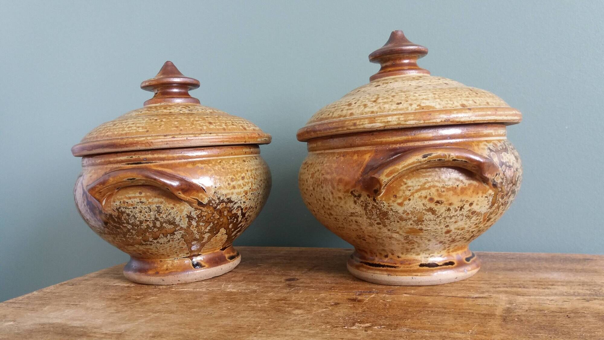 Soup bowls covered signed by Jean-Pierre Prud’homme in Puisaye stoneware.