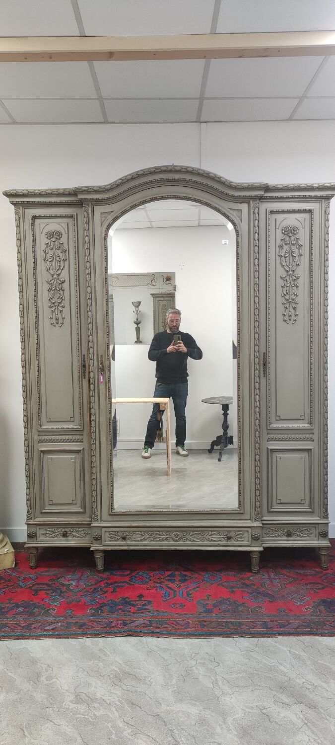 Wardrobe 3 doors, 3 drawers Louis XVI style patinated