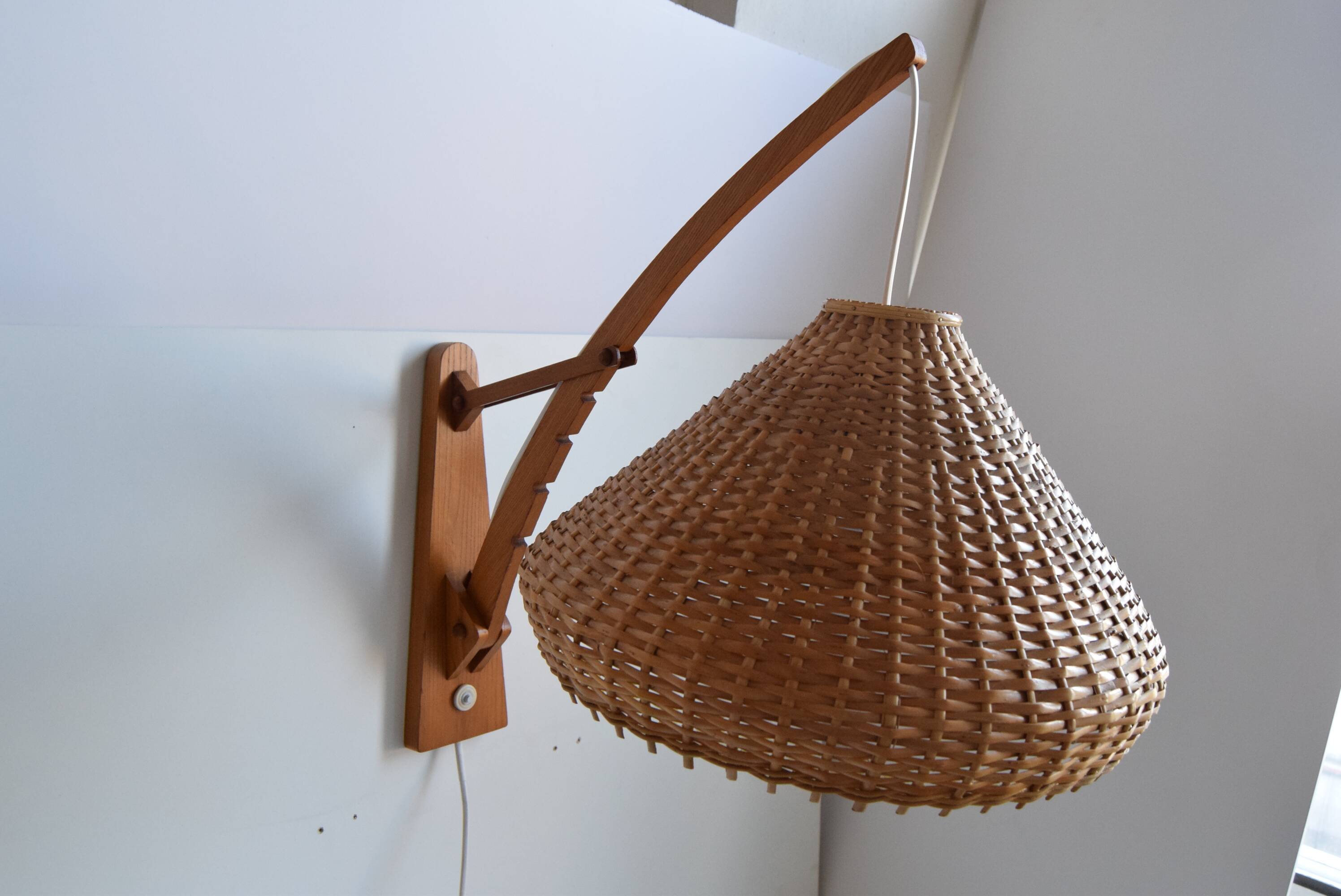 Adjustable wooden wall lamp 1960s by Pokrok Žilina, Czechoslovakia.