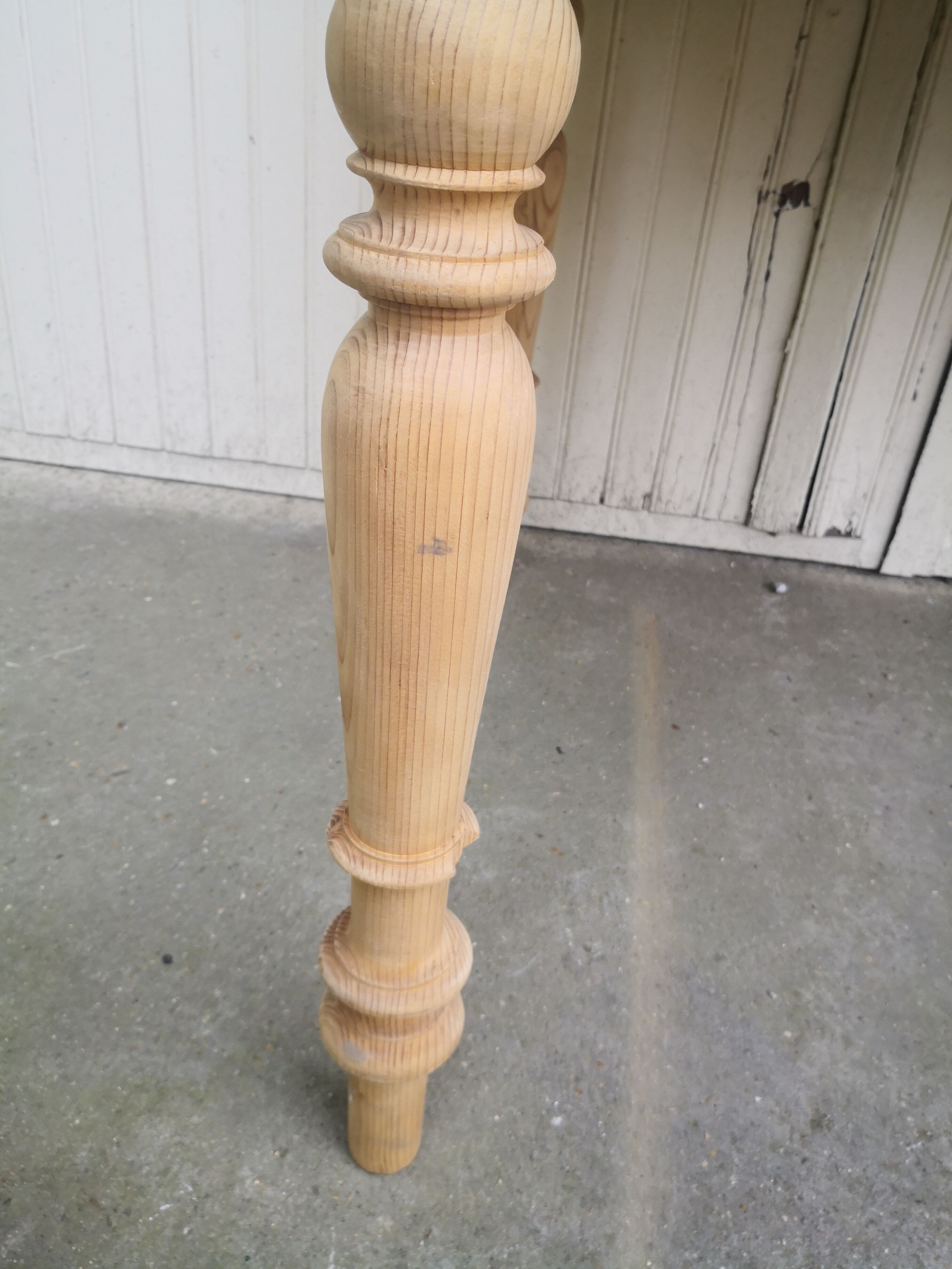 wooden dining table, vintage, turned legs, firm table style
