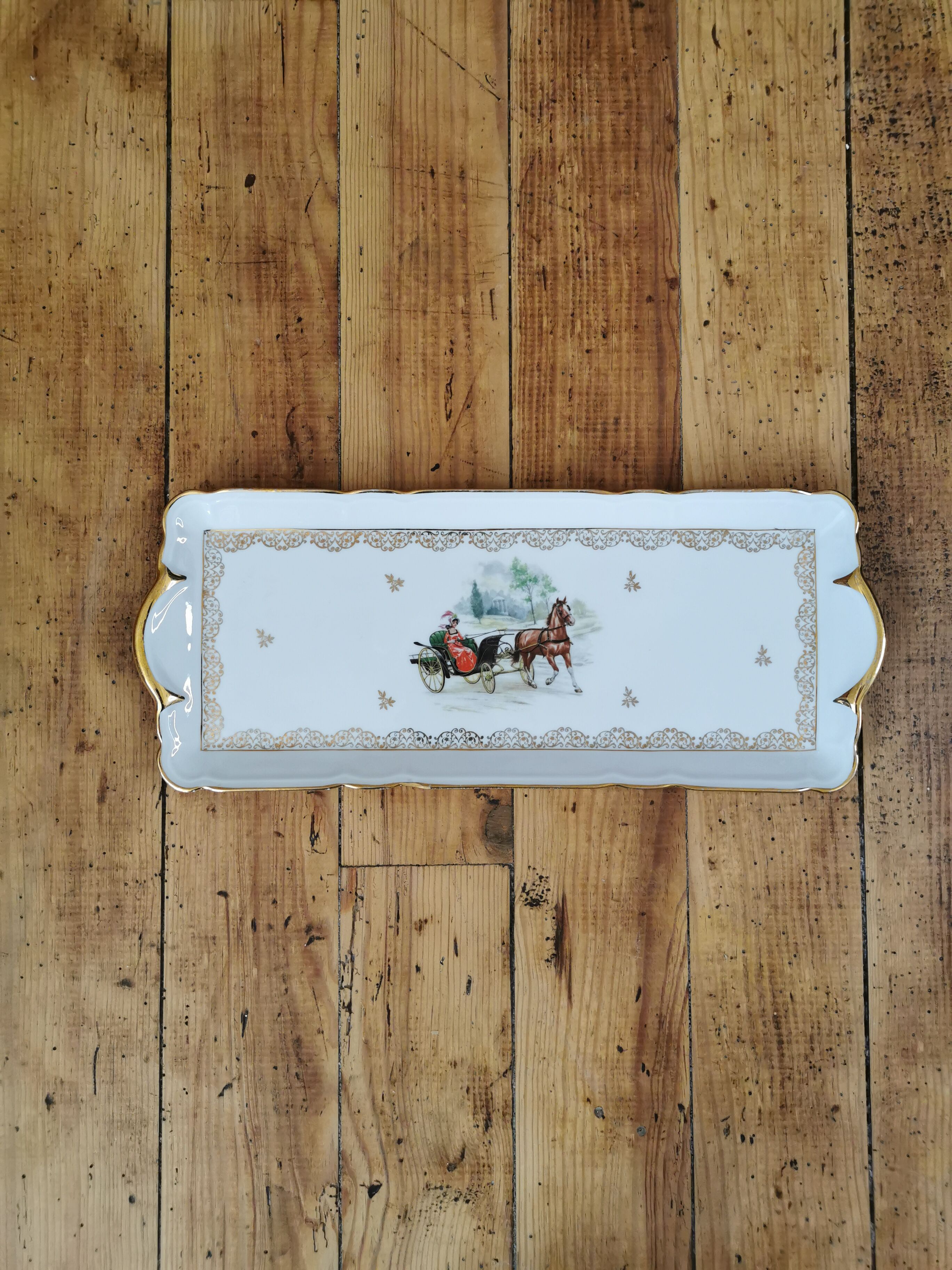 Vintage cake dish