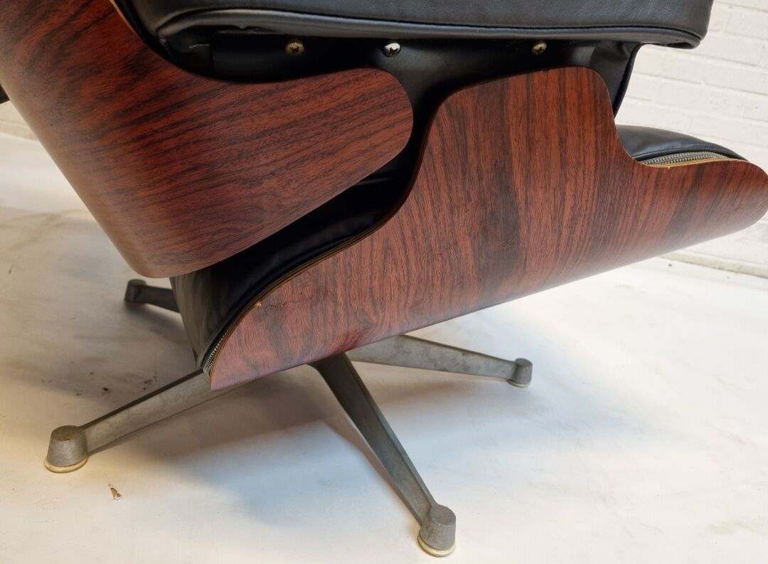 Eames Lounge chair & ottoman by Charles & Ray Eames for Herman Miller