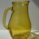 Pichet vintage en verre jaune