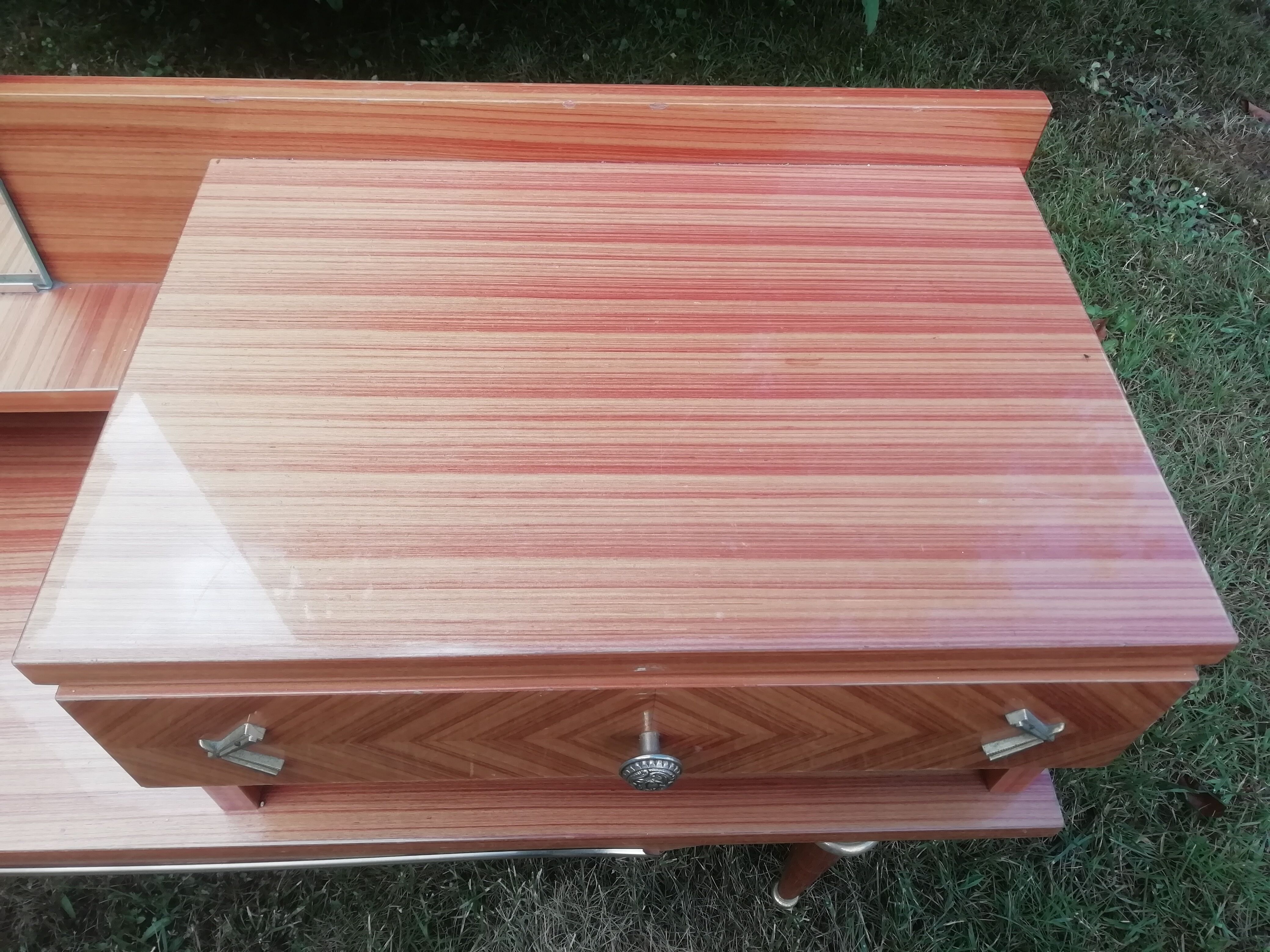 Serving table years 70