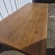 Table à manger moitié de siècle piètement croisé