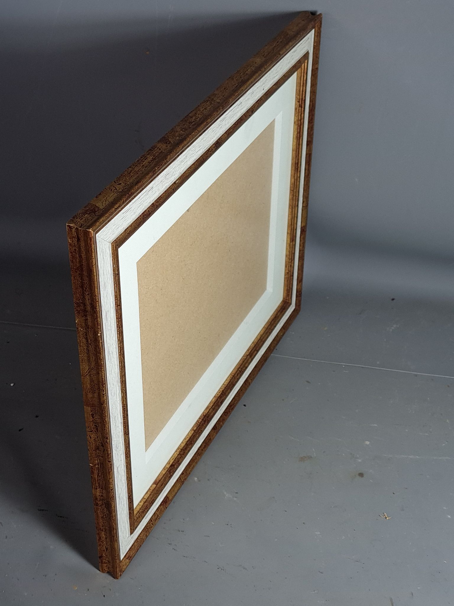 Frame gilded wood gold leaf 35,5x29,5 cm, foliage 30,5x24,5 cm + SB glass
