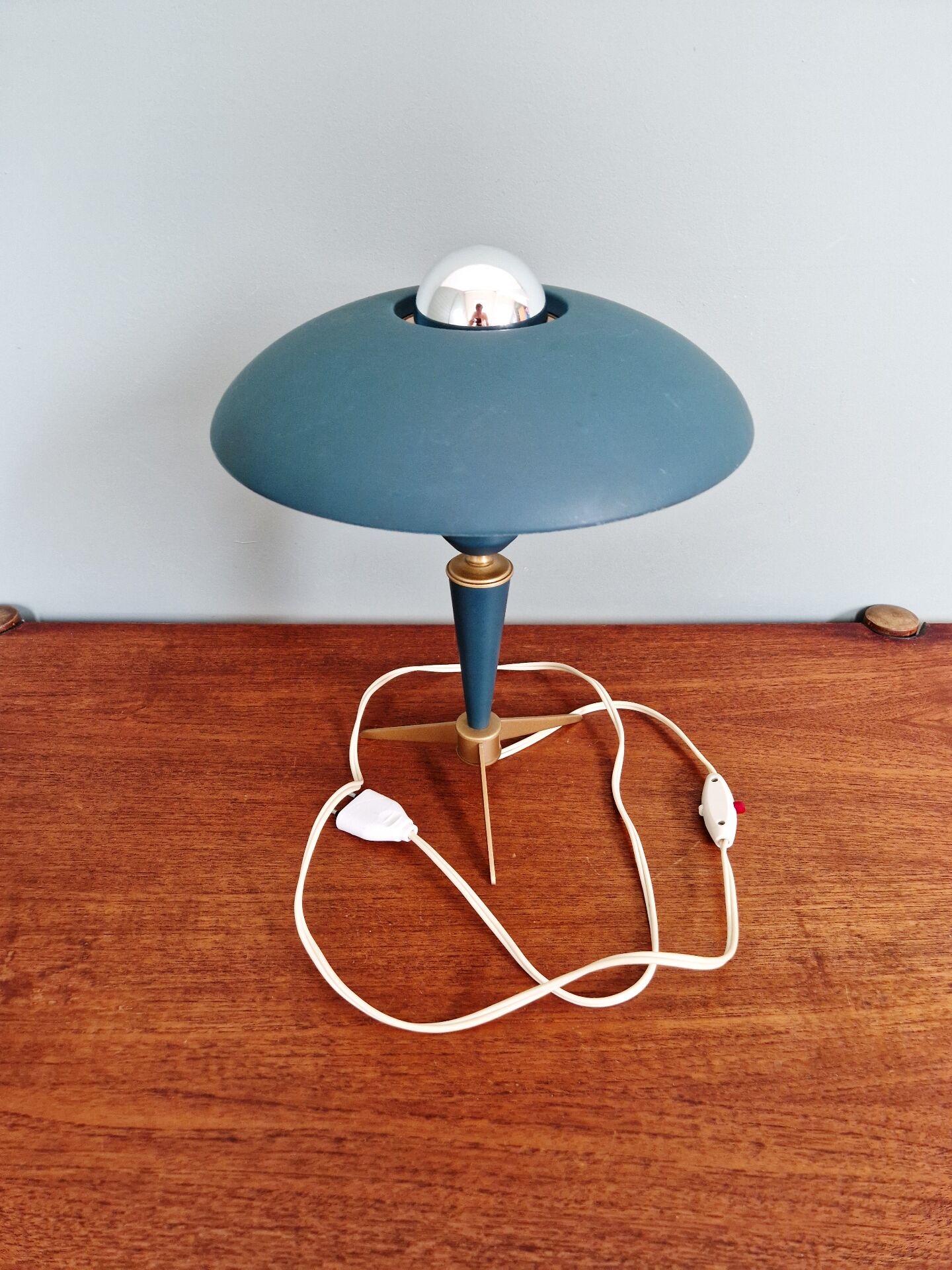 Philips tripod lamp, model Bijou, design by Louis Kalff, 1950