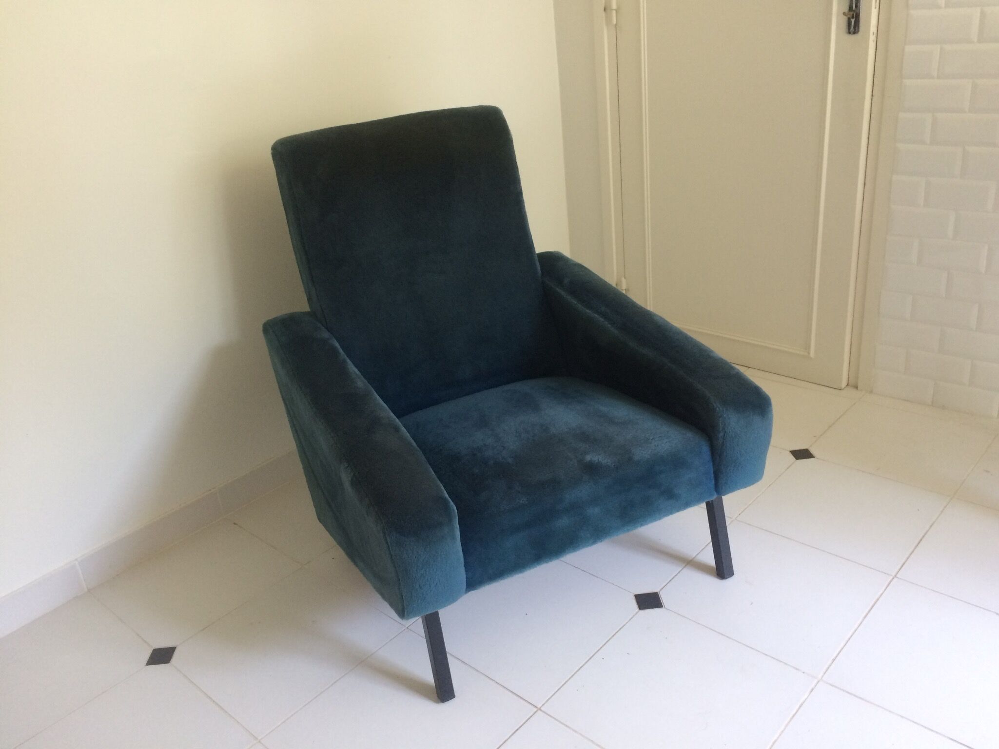 Armchair blue duck