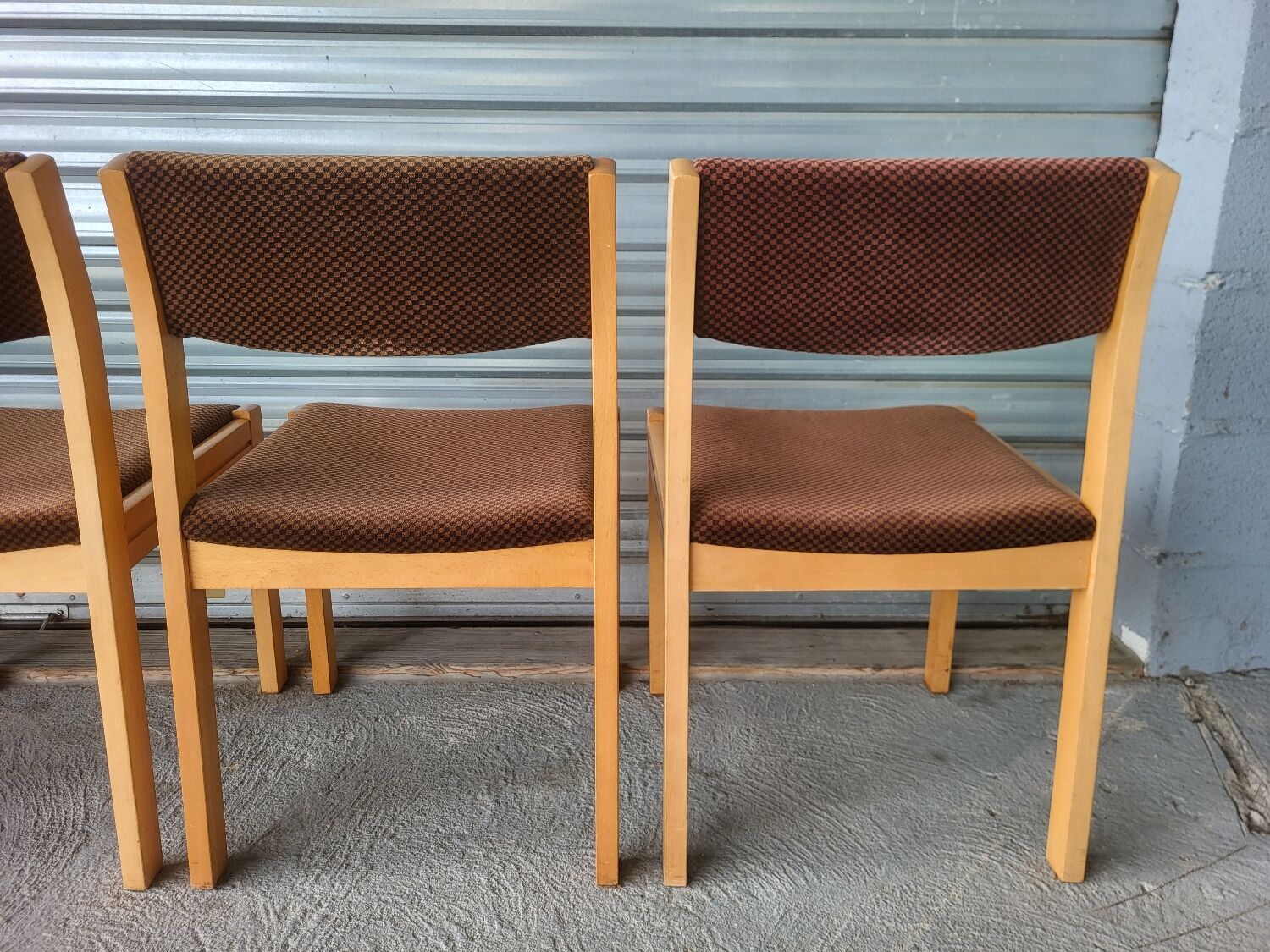 set of 6 Scandinavian style chairs in solid wood and vintage velvet