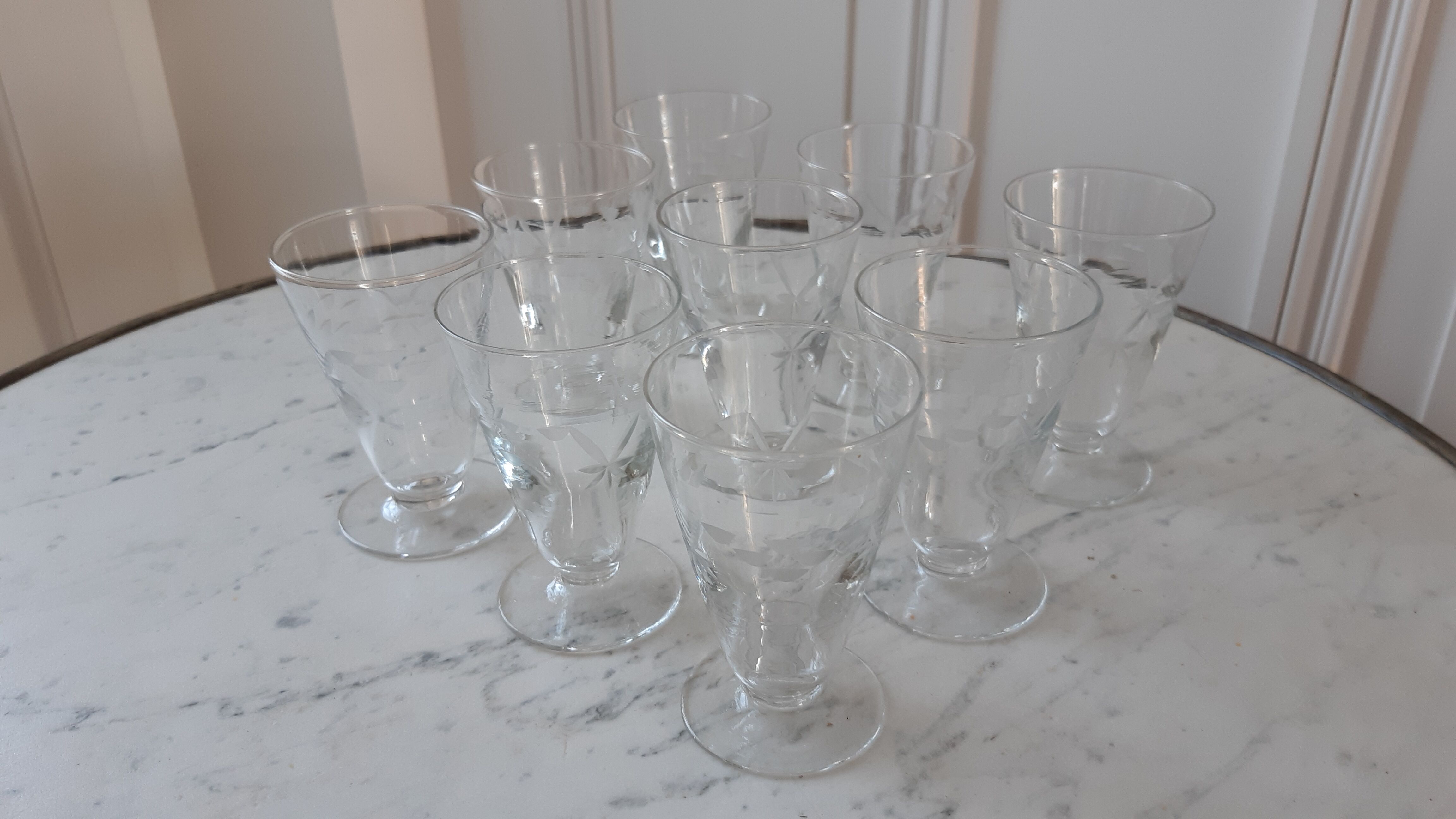 Set of 9 crystal wine glasses engraved 30s