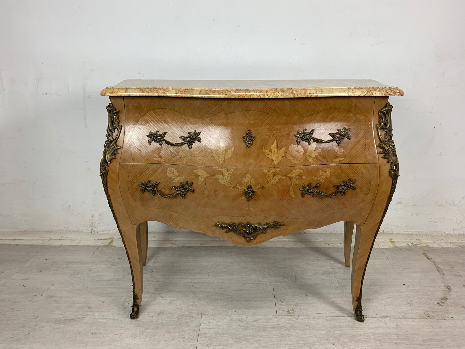 Commode de style louis XV