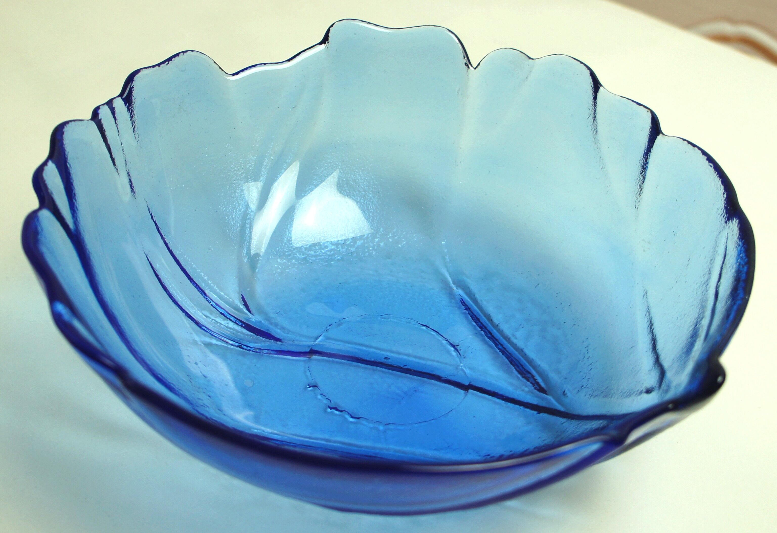 Blue leaf glass salad bowl cup