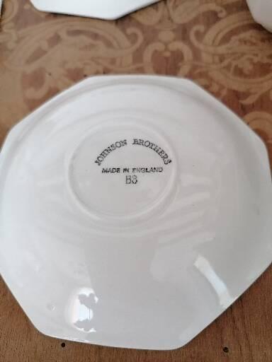 Set of 10 Johnson Brothers cups and saucers