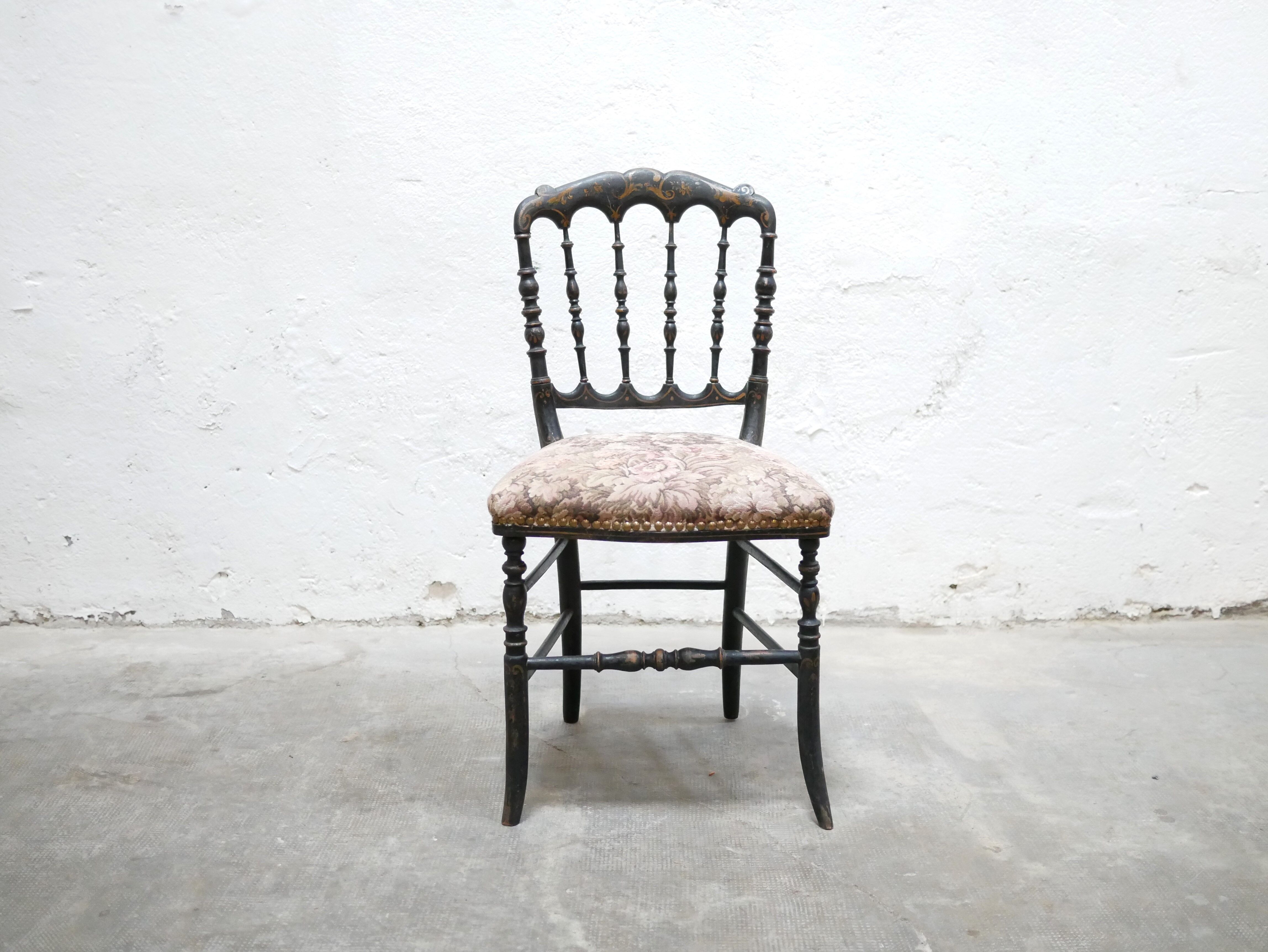 Antique Napoleon III chair in wood and fabric
