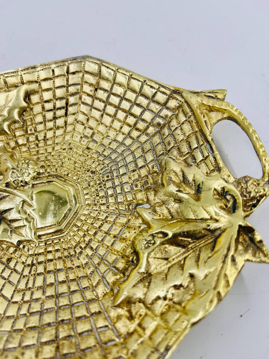 Art deco pocket emptier