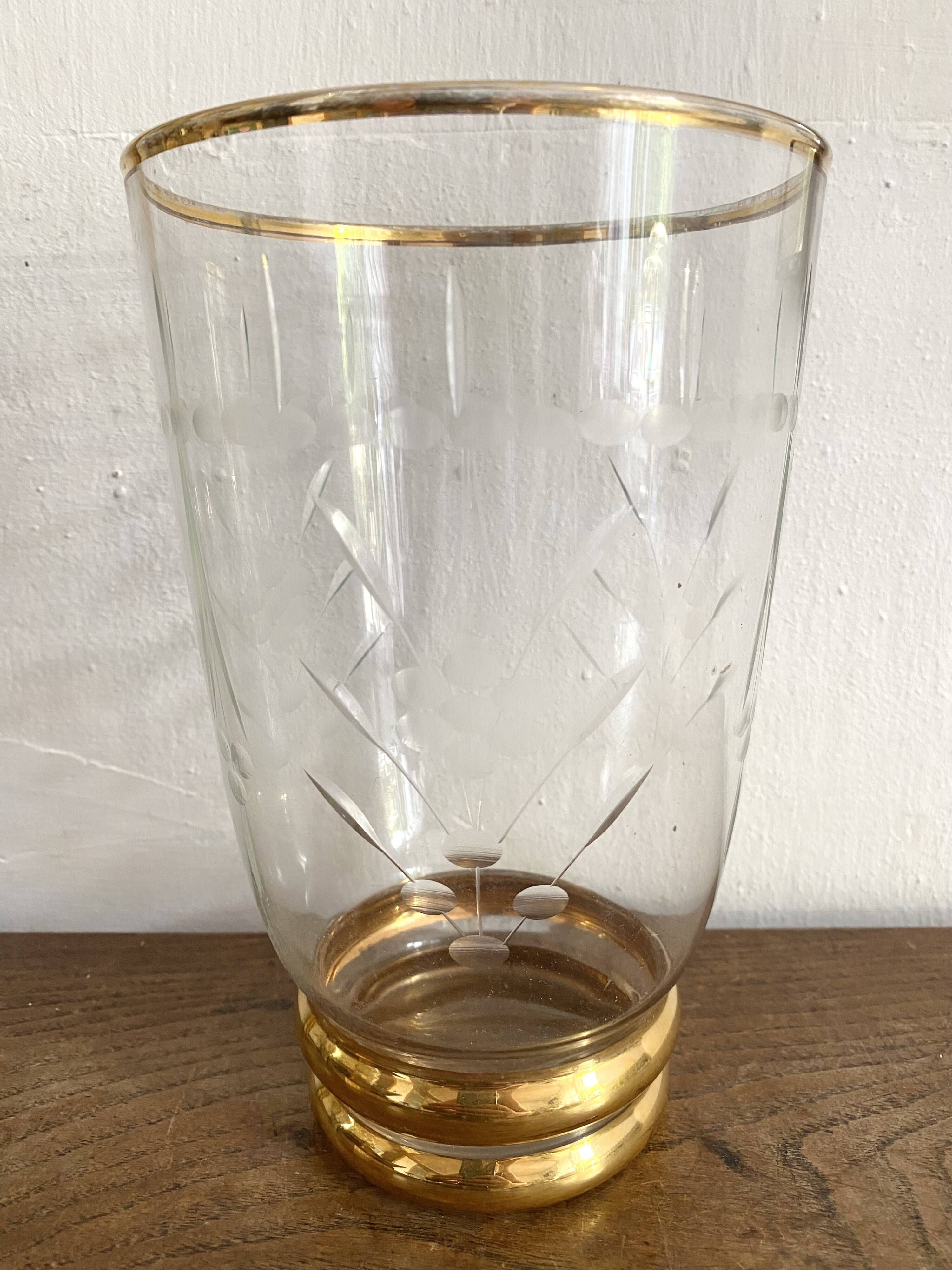 22cm engraved and gilded glass vase