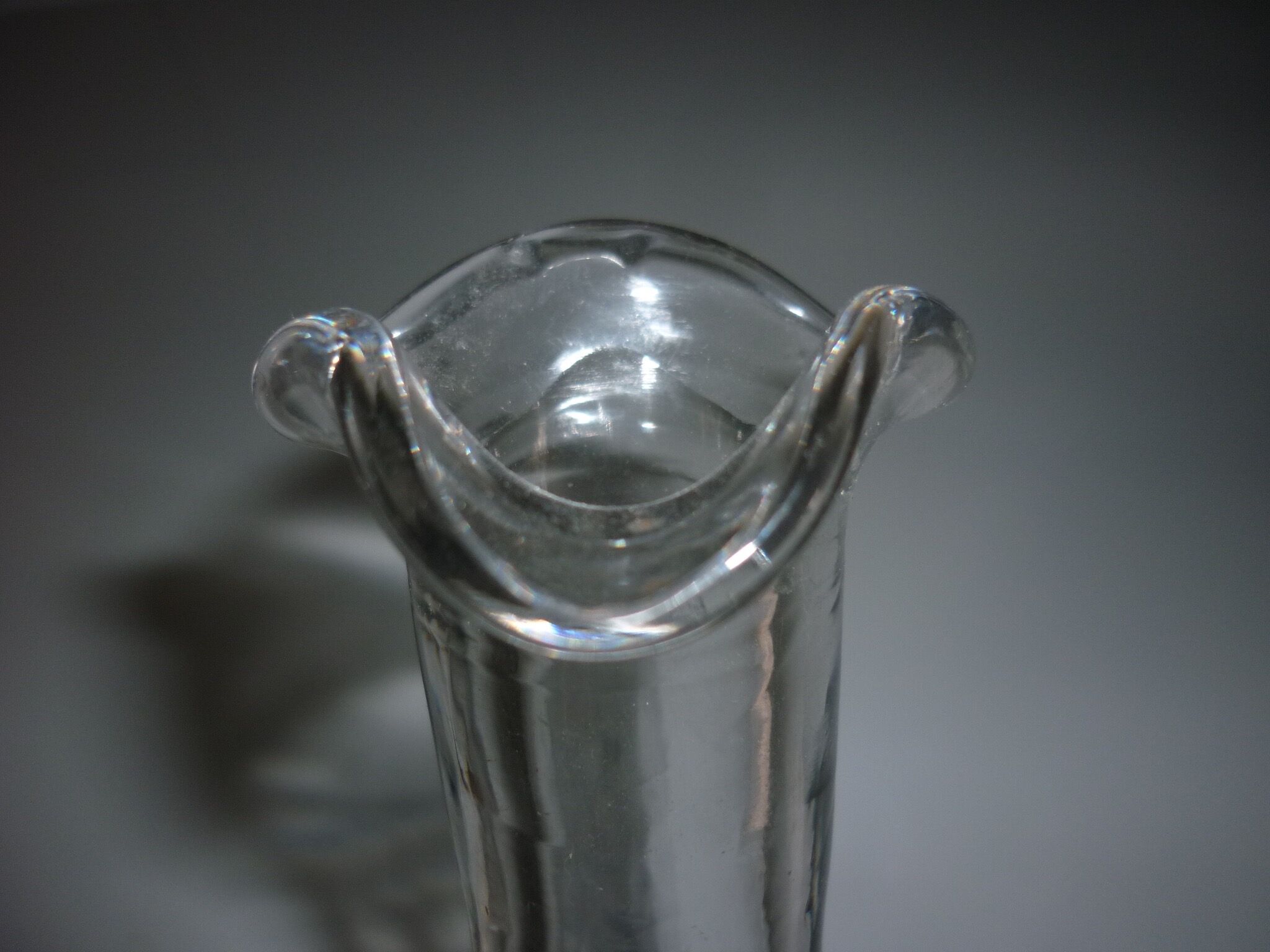 Corrugated neck glass decanter