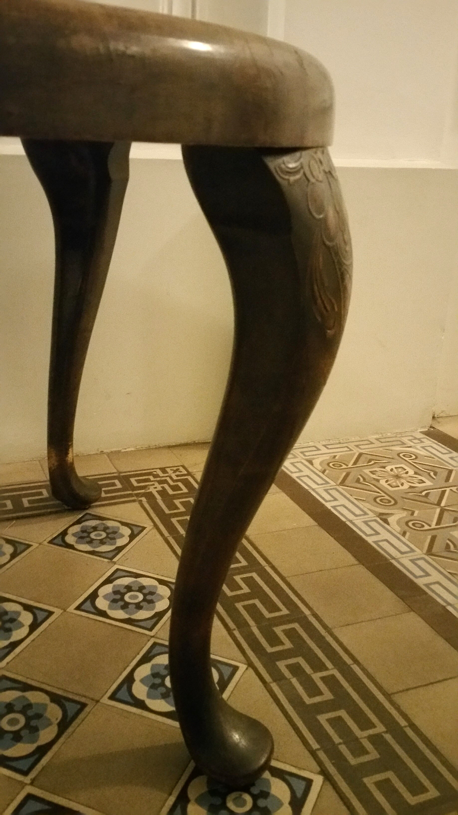 Baroque Roundtable Chippendale style