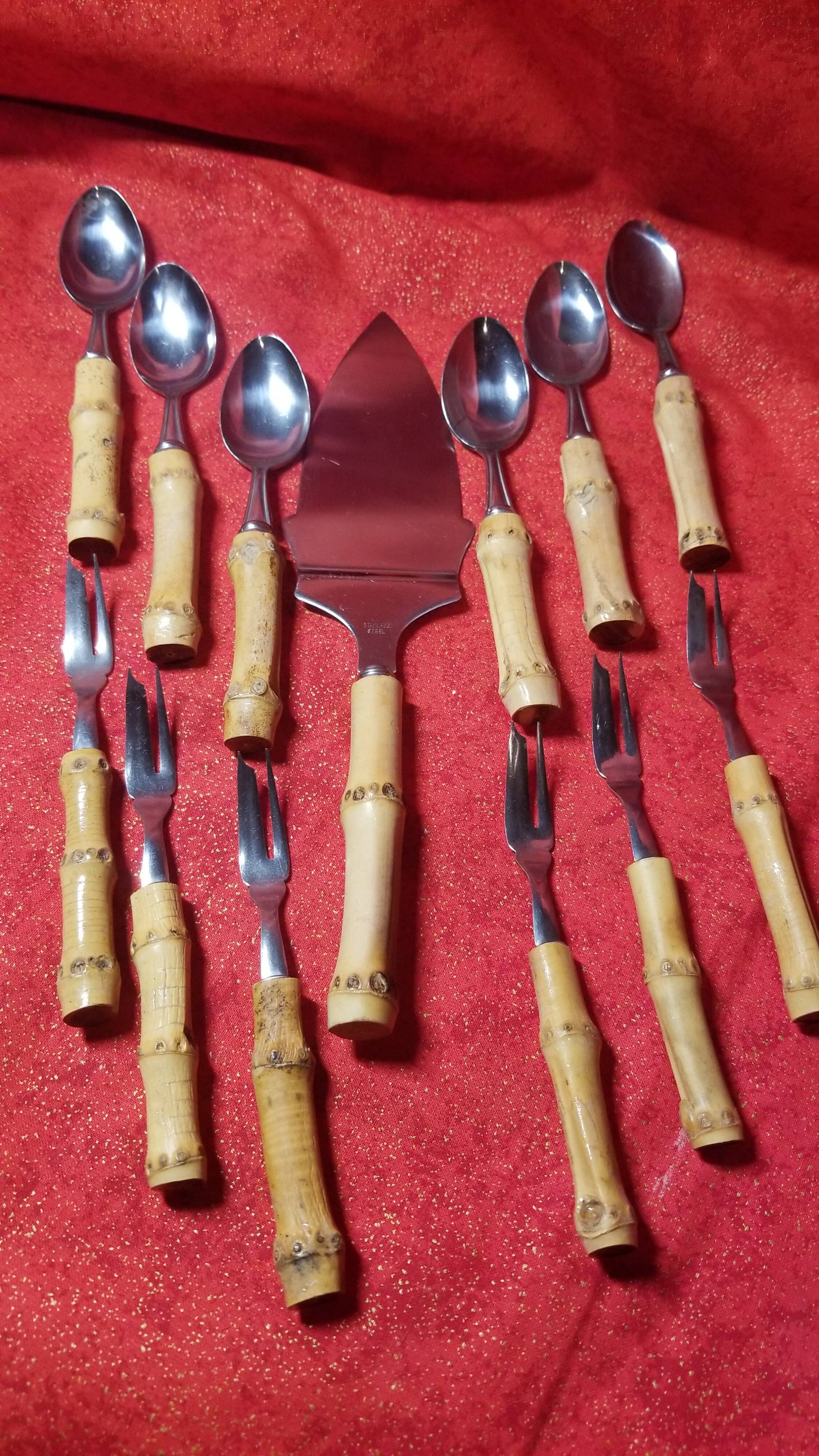 Cake cutlery service
