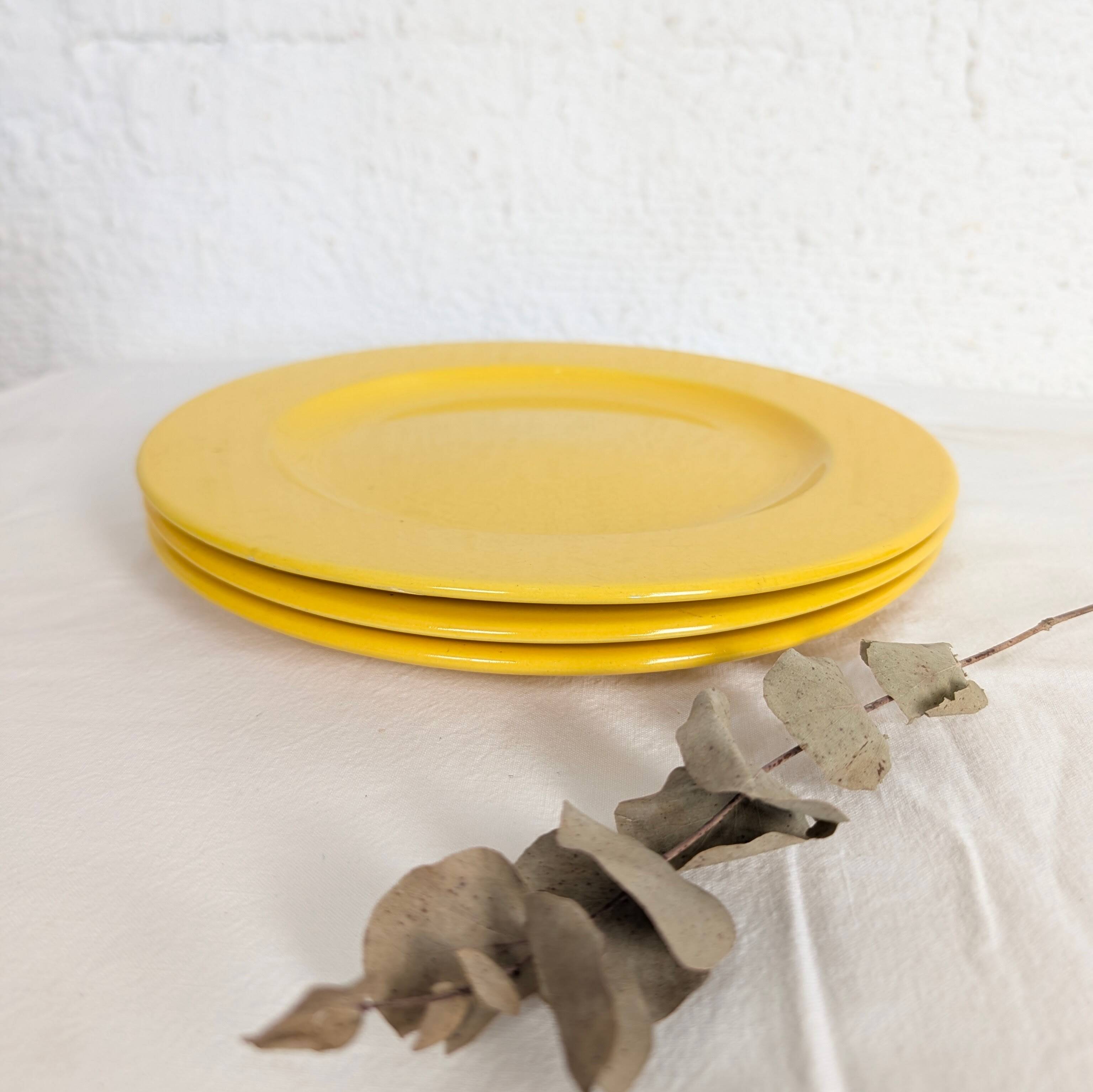 Set of three plates Moulin des Loups yellow sun
