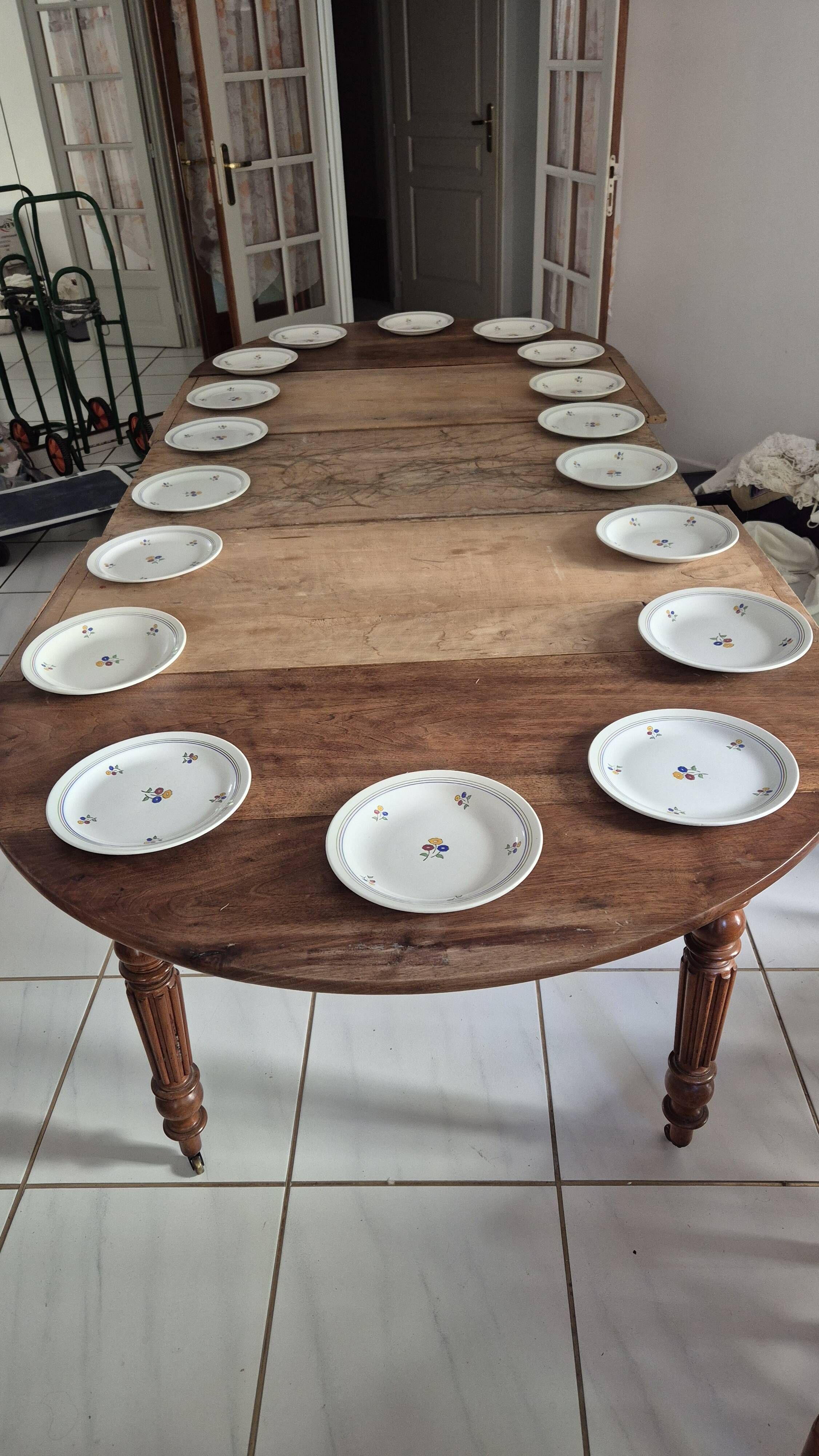 Louis Philippe round table in walnut