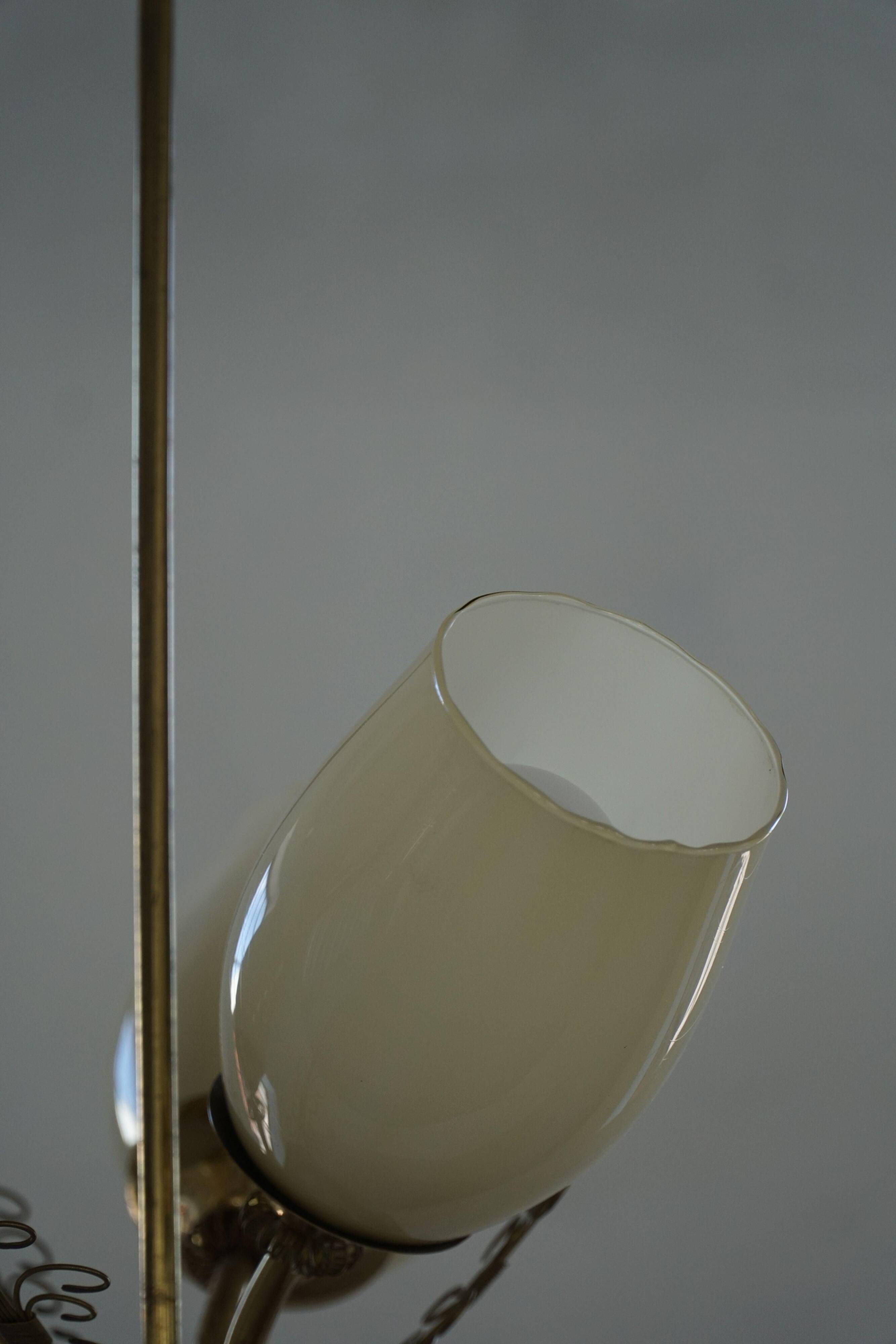 Paavo Tynell for Idman OY, 3-arm chandelier in brass and glass, mid-century, 1940s.