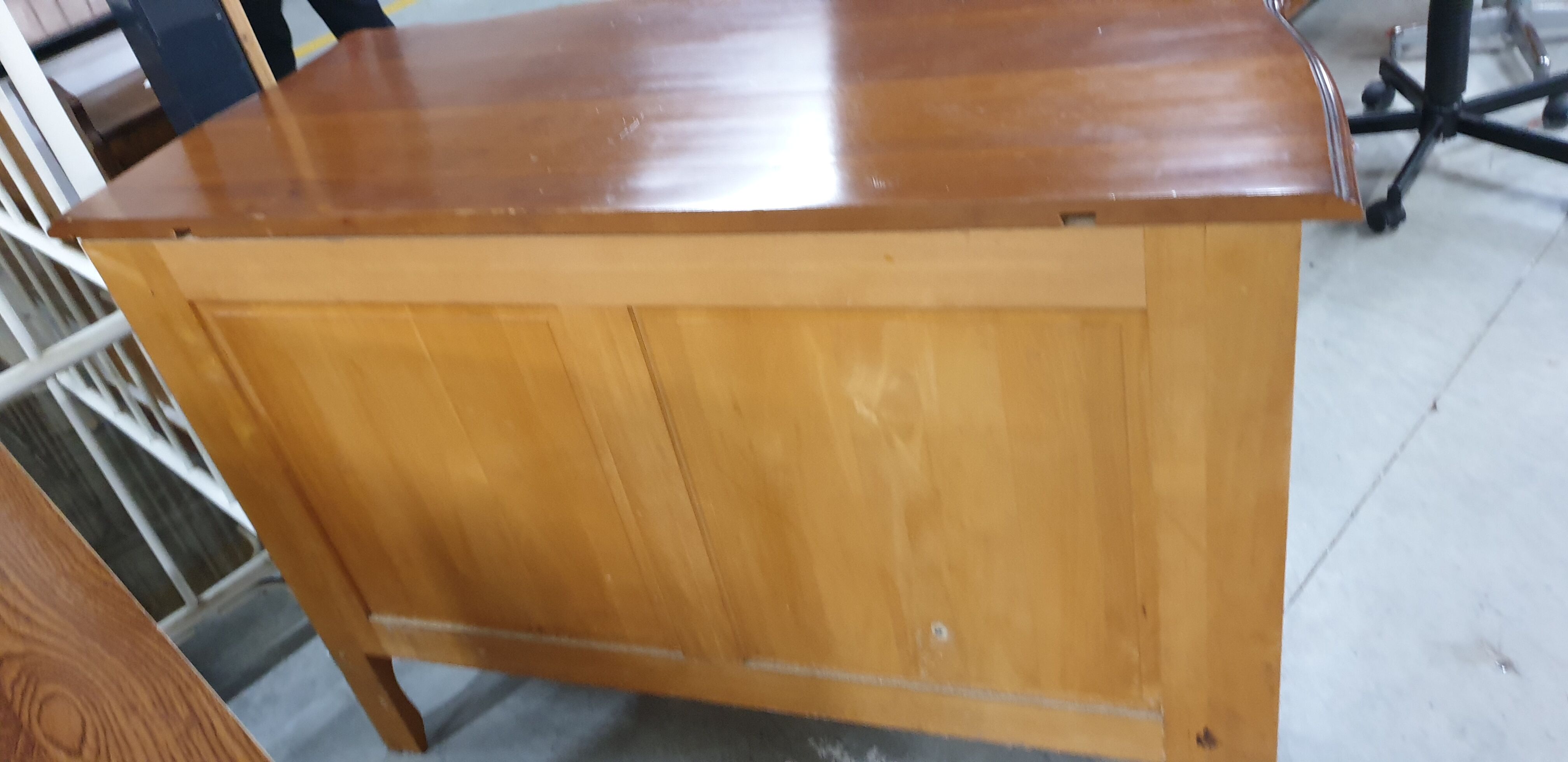 Chest of drawers crossbow