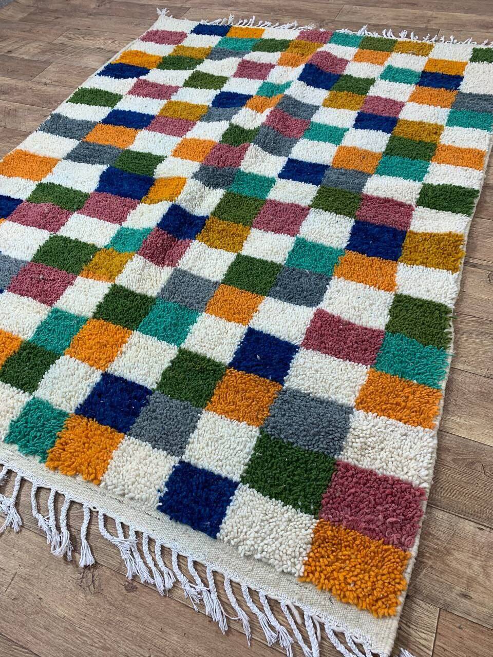 Handcrafted moroccan berber rug 213 x 160 cm