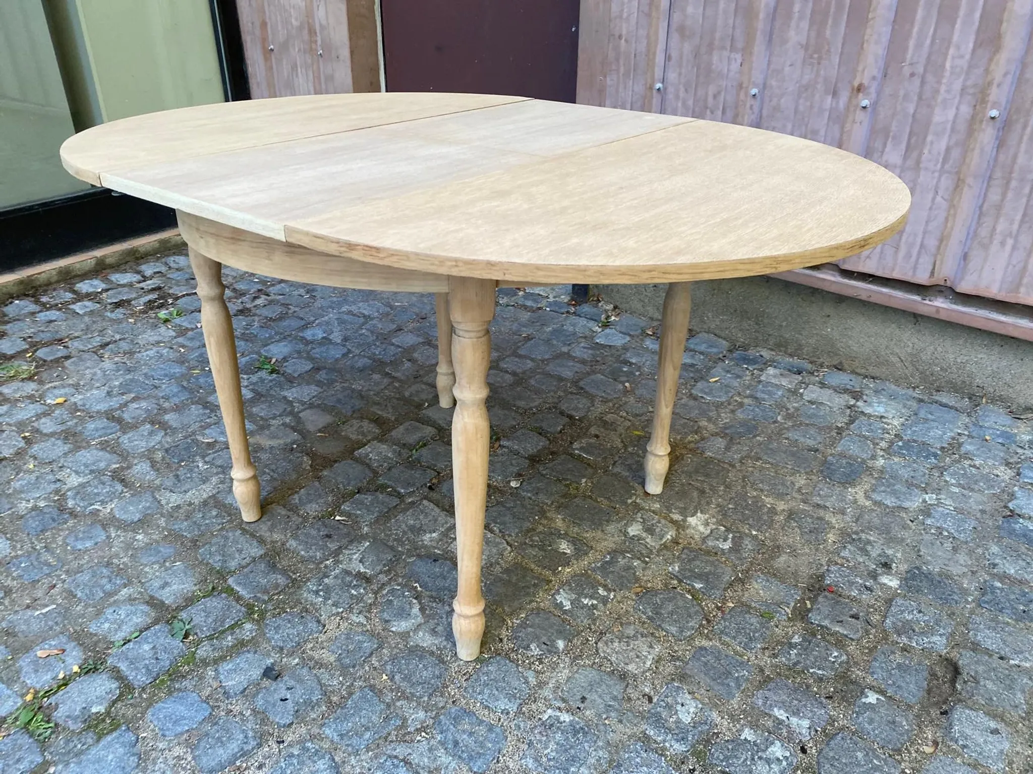 Round extendable dining table Louis Philippe stripped in oak 1960 100cm