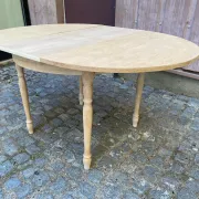 Round extendable dining table Louis Philippe stripped in oak 1960 100cm