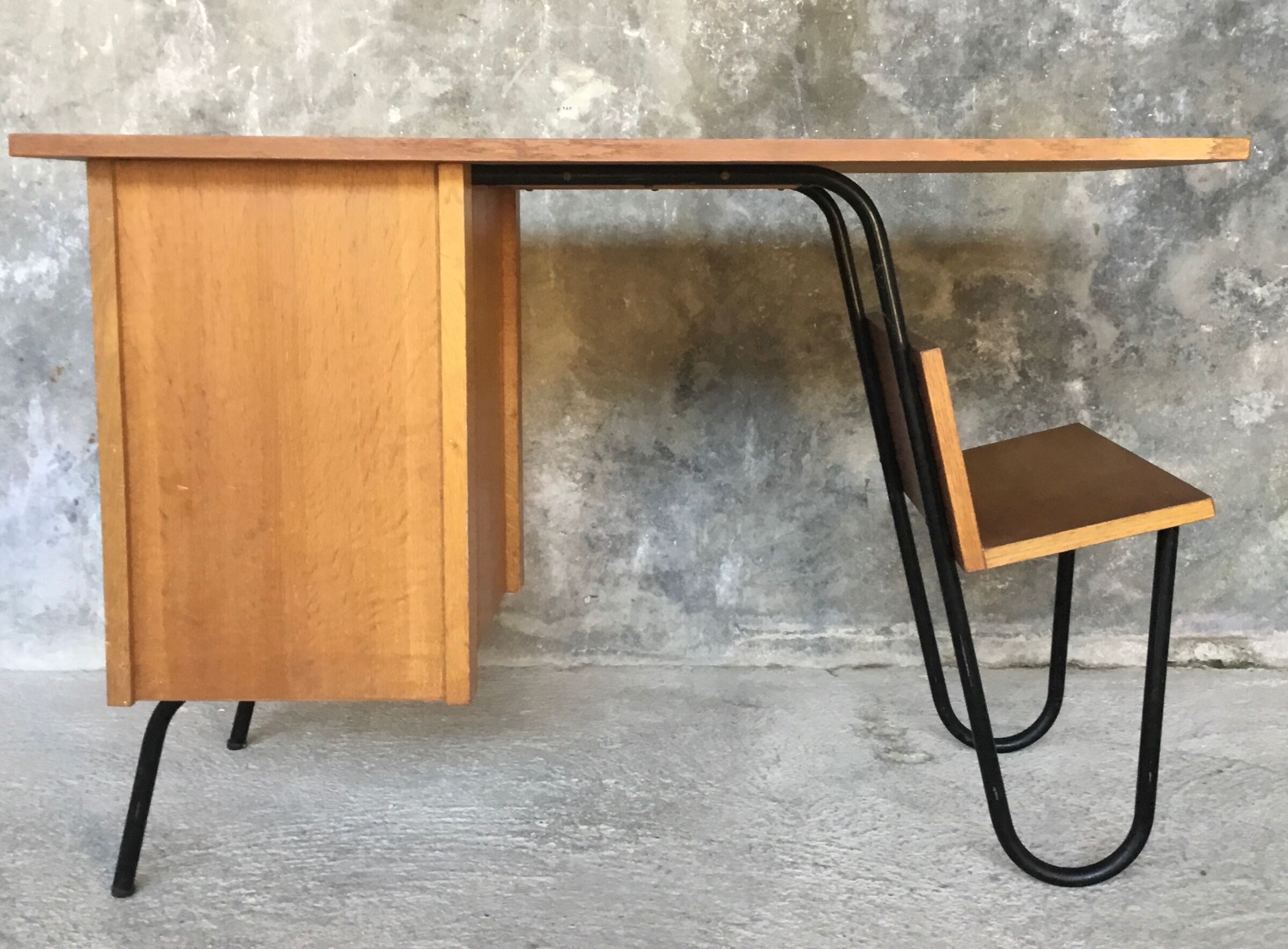 Desk brand spirol