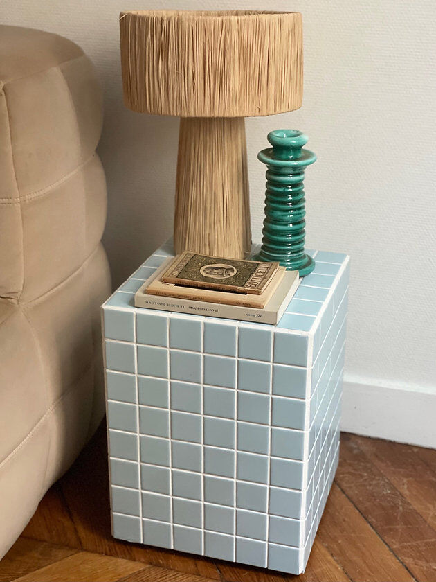 Column - sky blue/white