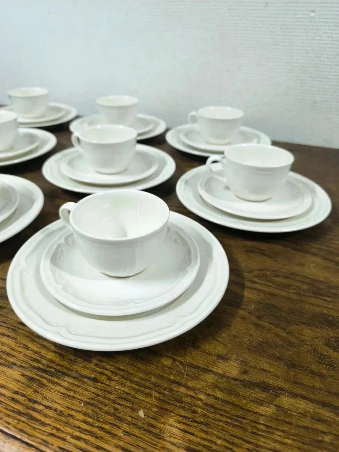 Set of 9 Villeroy and Boch Cortina mugs.
