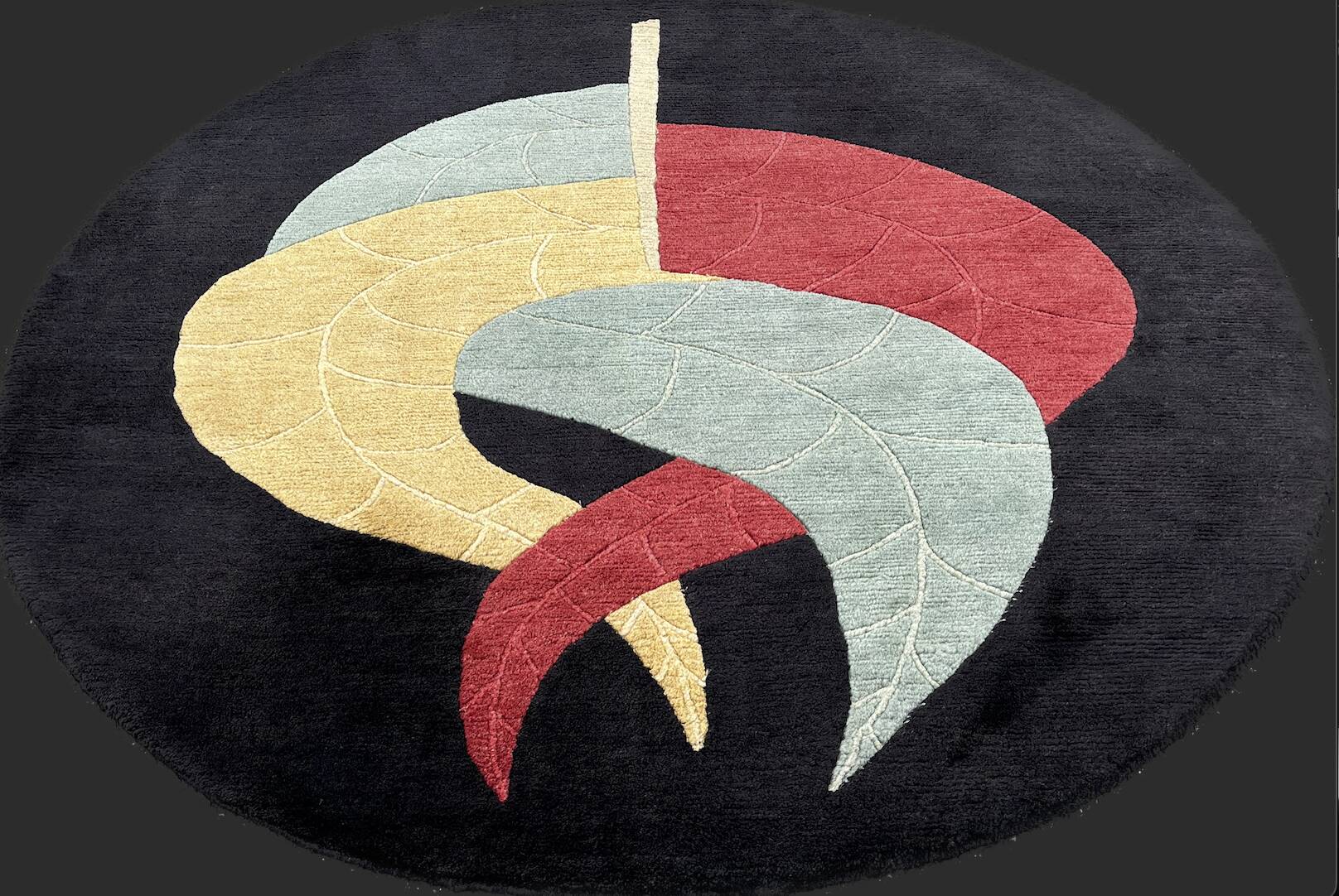 Round carpet with lotus flower decoration