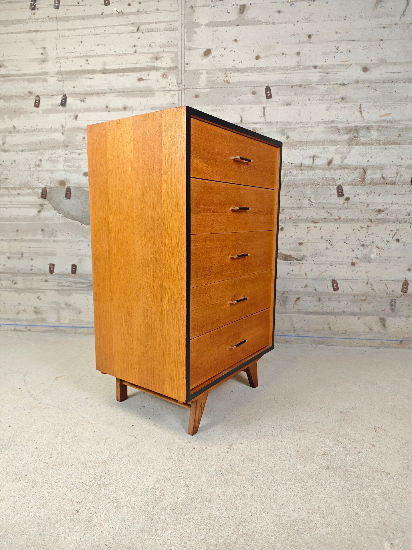 Vintage chest of drawers