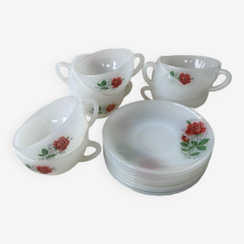 Tasses et sous-tasses Vintage Arcopal motif roses