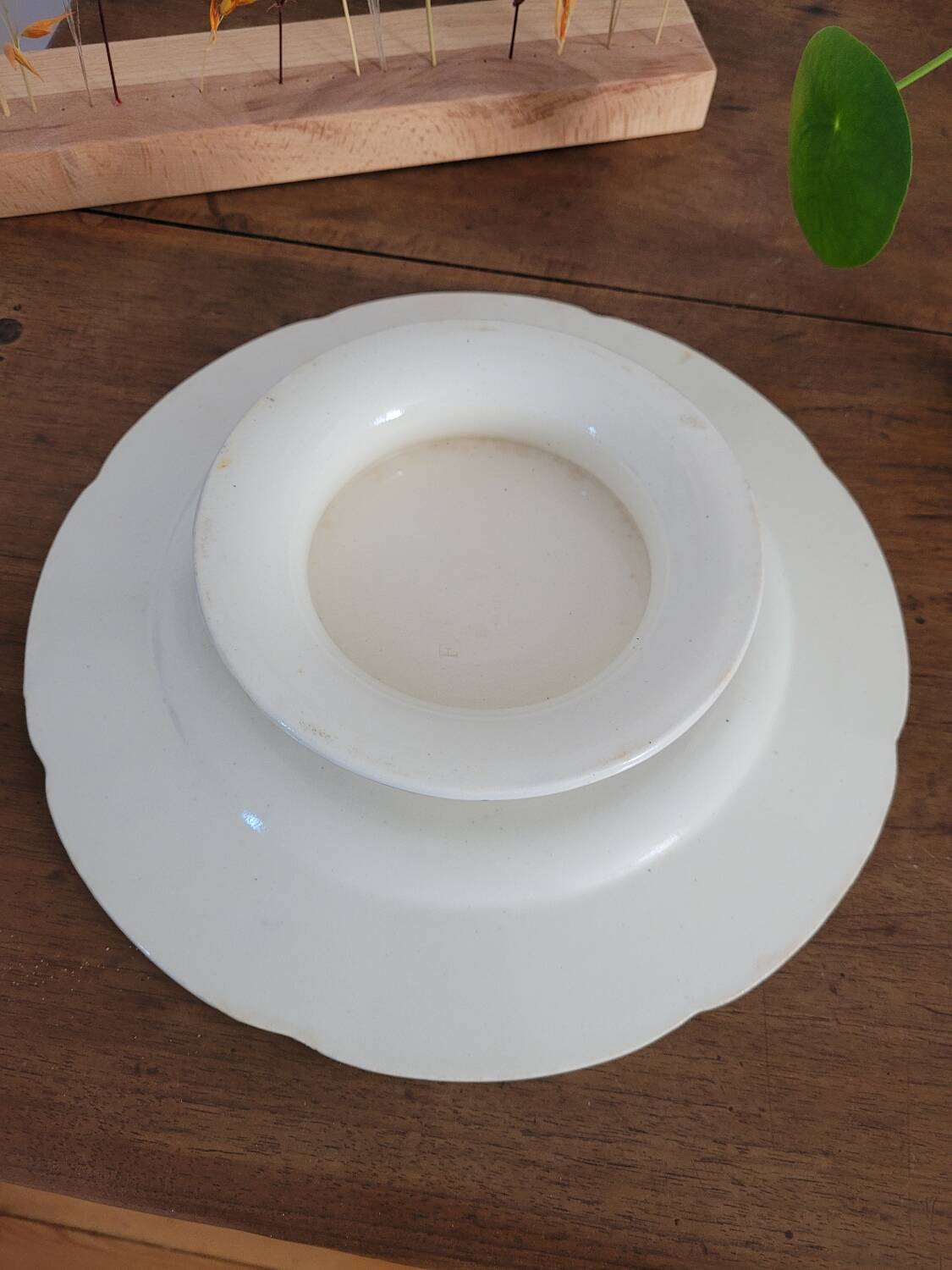 Assiette sur pied Gien