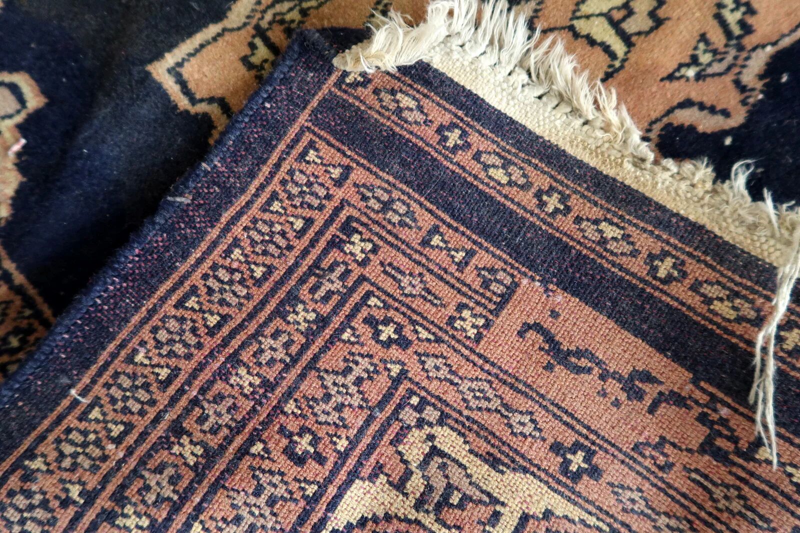 Handmade vintage Uzbek Bukhara rug 64cm x 65cm 1960s - 1C1176