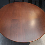 'Tulip' dining table by Eero Saarinen for Knoll Studio