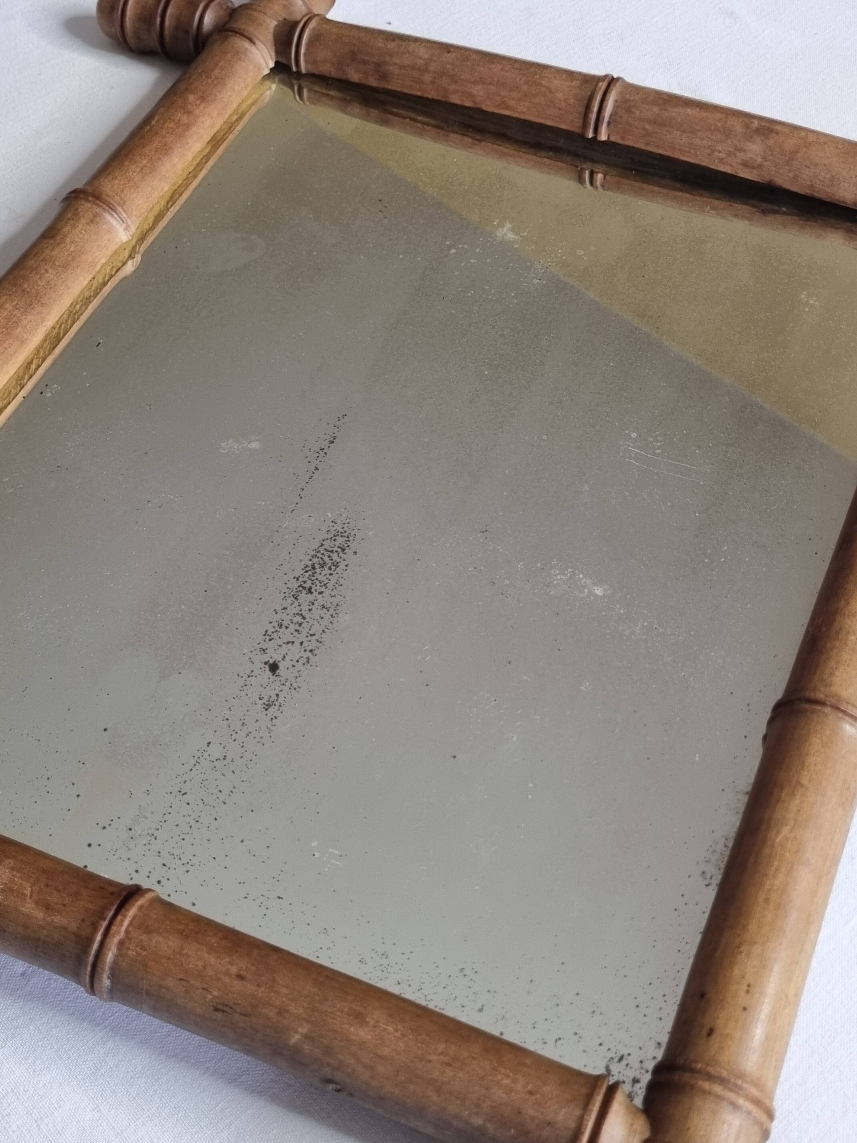 Miroir en bois tourné à l'imitation du bambou, des années 20-30, 42 x 49 cm