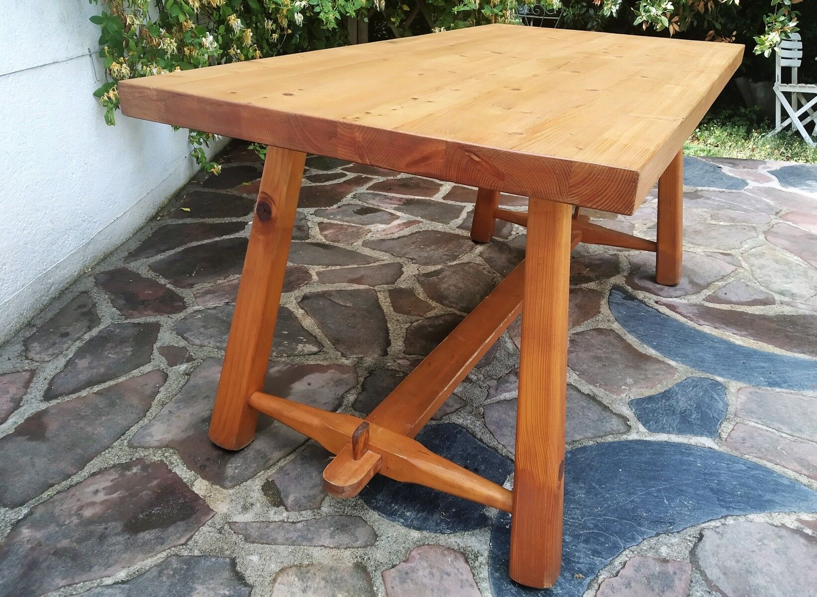 Table chalet feet compass