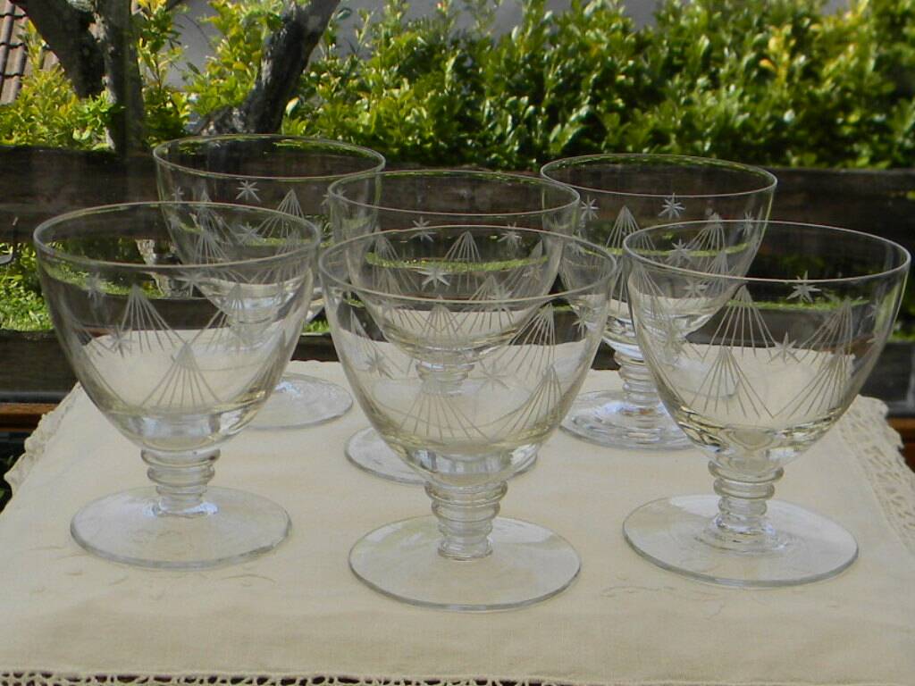 6 Art Deco engraved wine glasses, Meisenthal glassware
