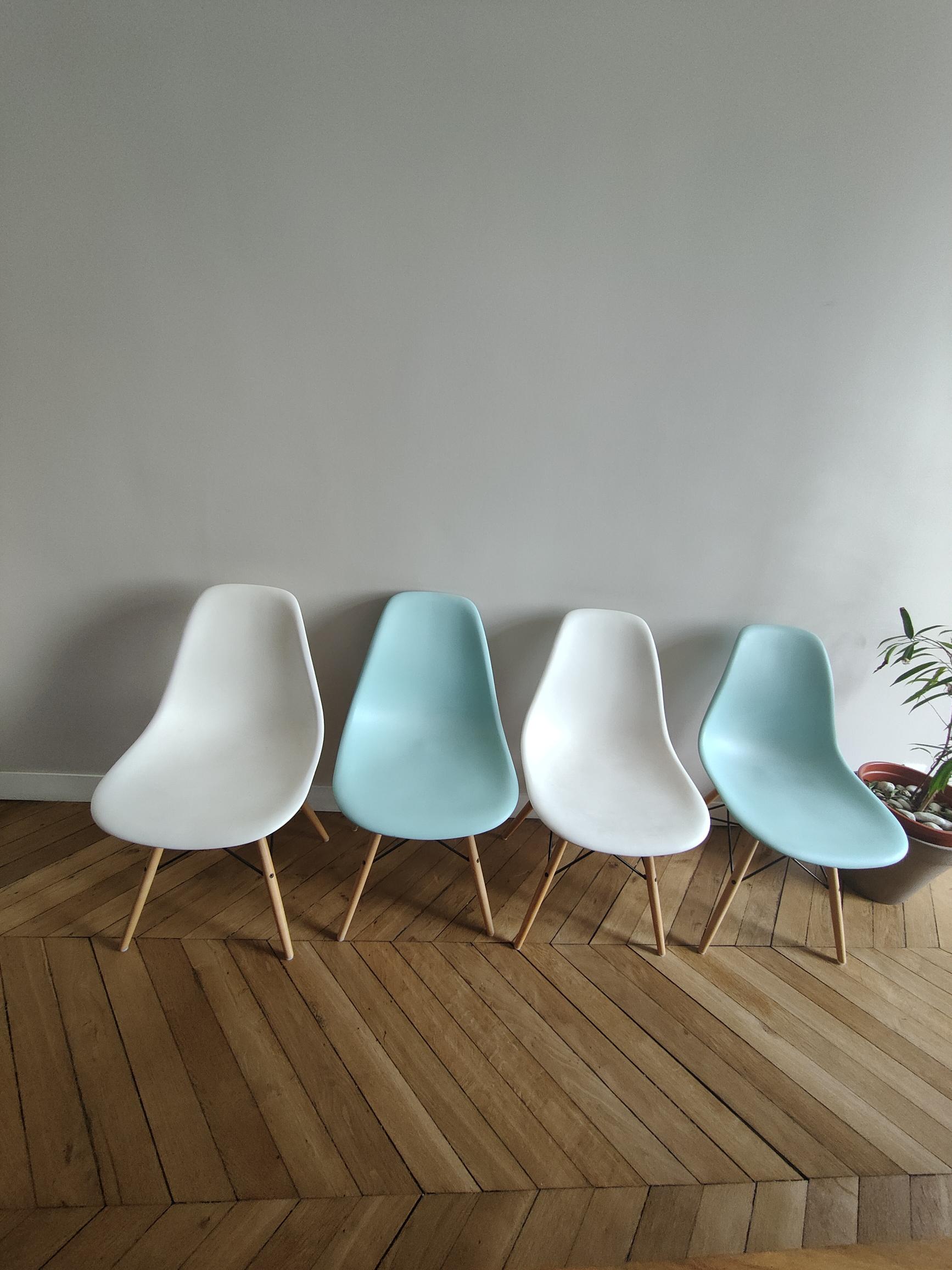 Lot de 4 chaises de Charles & Ray Eames pour Herman Miller