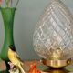 Lampe à poser globe vintage en verre ciselé