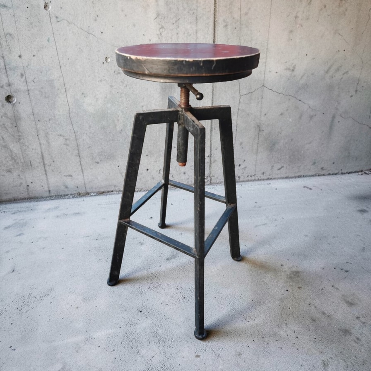 Adjustable industrial stool